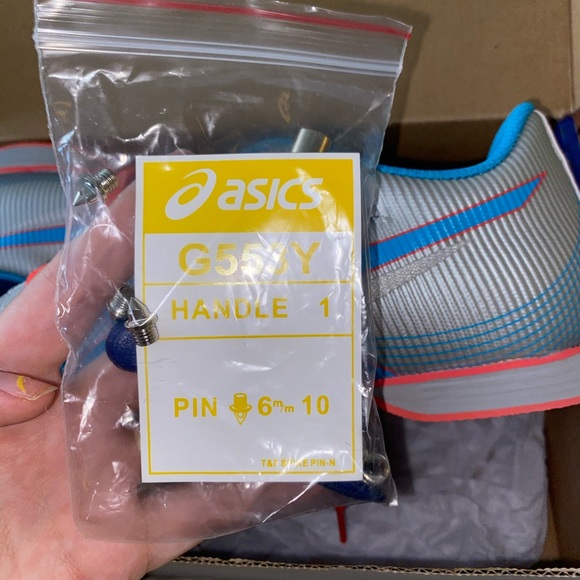 ASICS running shoes - Picture 3 of 3